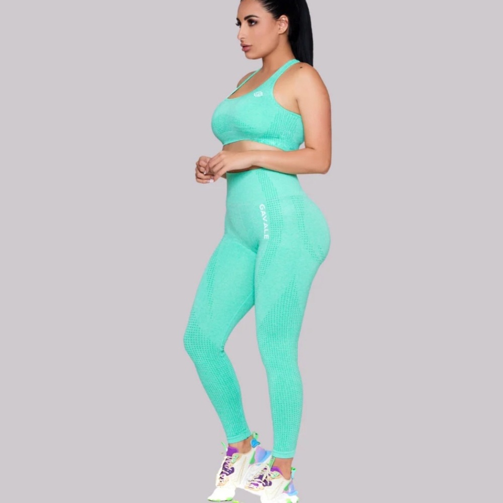 GAVALE 2 piece fitness workout set leggings racerback sports bra green, fits S/M